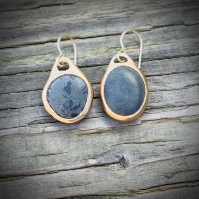 Pebblebelly Earrings #687 (615, 679)